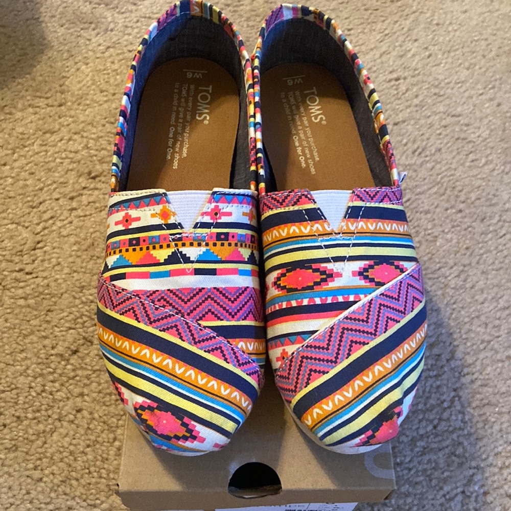 Womens classic toms in tribal stripe